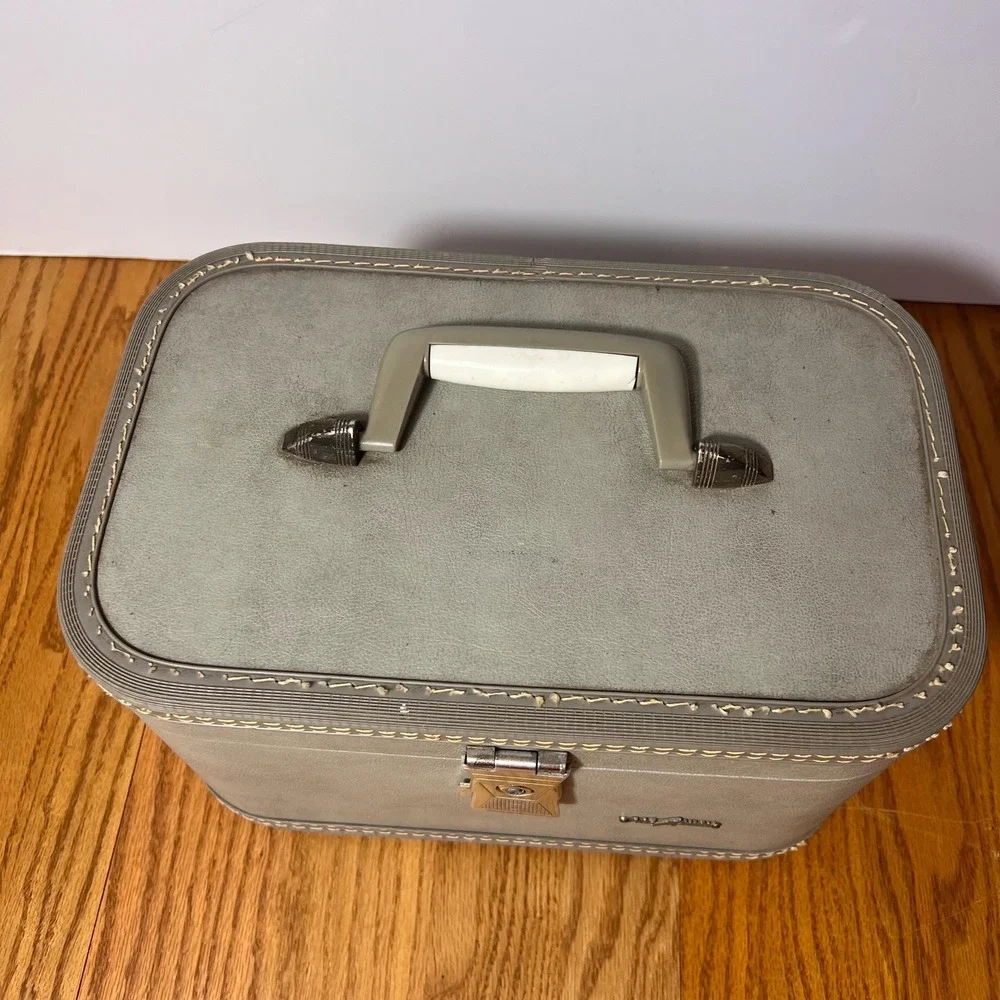 Vintage Airway Train Case Gray Hard Shell Makeup Cosmetic Vanity Case w Mirror